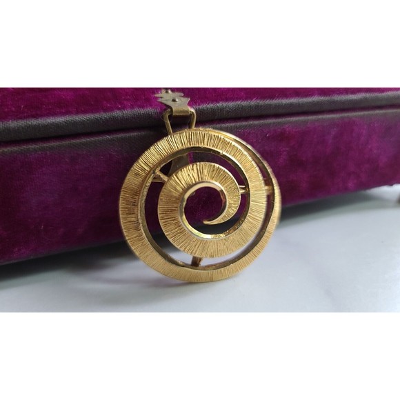 Vintage Gold Tone Spiral Brooch - Picture 4 of 10